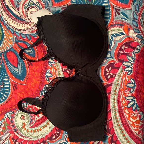 Black bra with lace - Picture 2 of 5